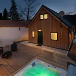 Holzhaus Sikonda Komló
