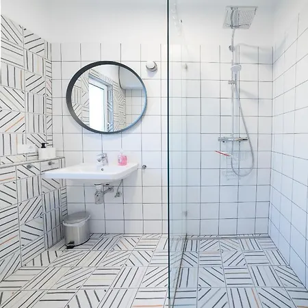Holzhaus Sikonda Komló