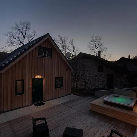 Holzhaus Sikonda Alpstuga Komló