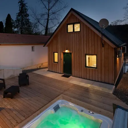 Holzhaus Sikonda Komló