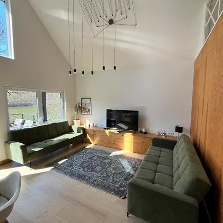 Holzhaus Sikonda * Komló