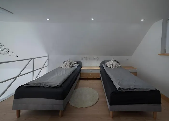 Holzhaus Sikonda * Komló